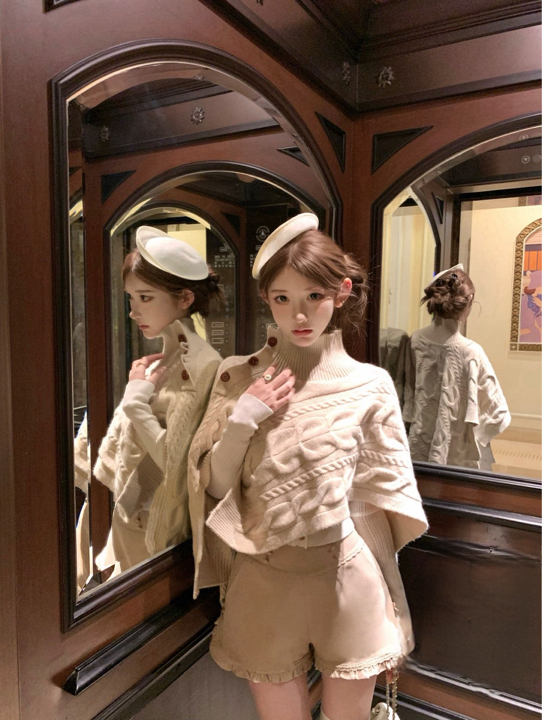 Tue. 焦糖Vivien土星高領麻花斗篷 花邊短褲