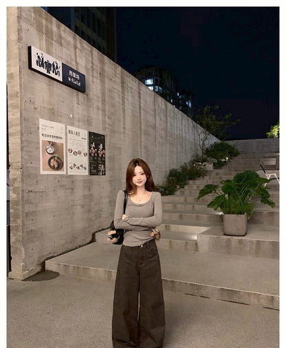 Mon. 軟呼蝴蝶結U領磨毛打底上衣 白/灰