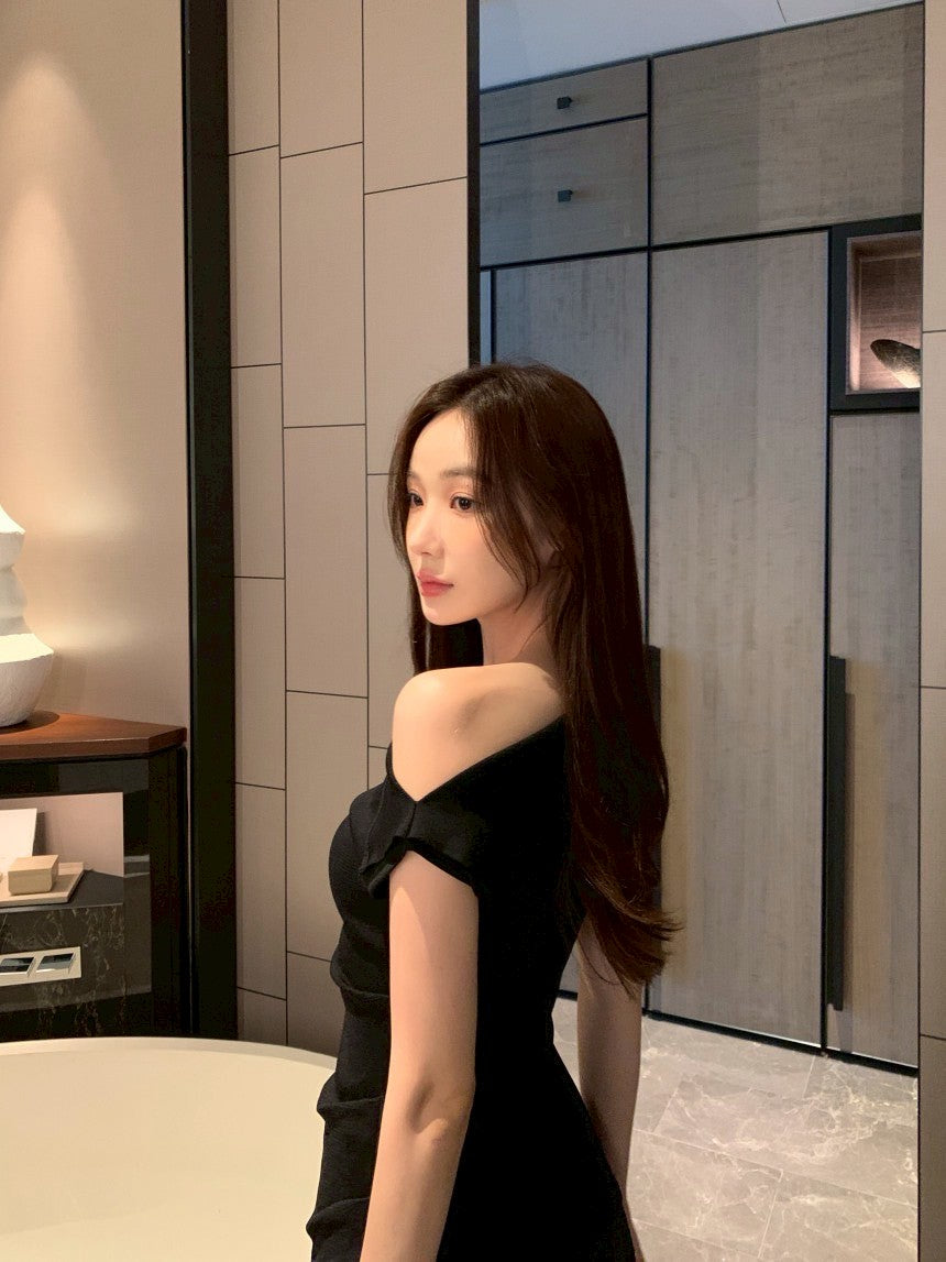 Thu. 元氣少女不規則斜肩顯瘦上衣 黑