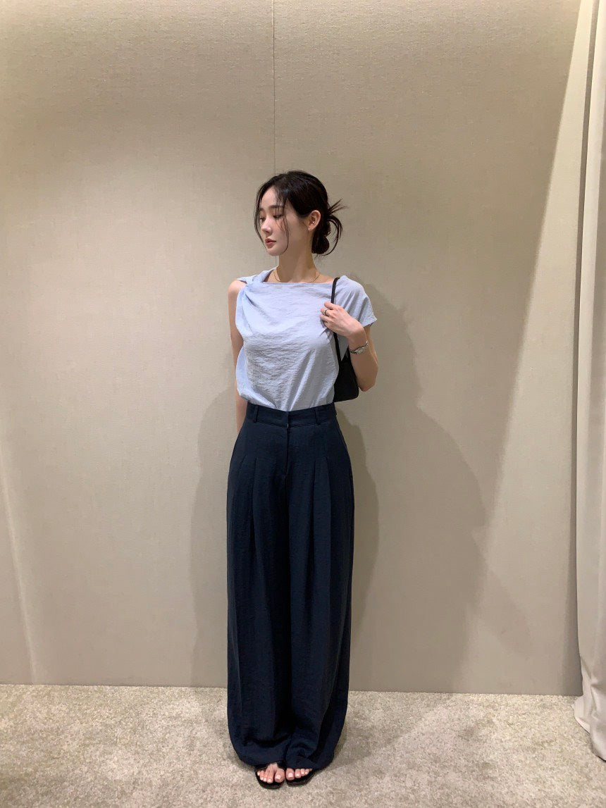 Tue. 休閒不規則斜領純色上衣 藍