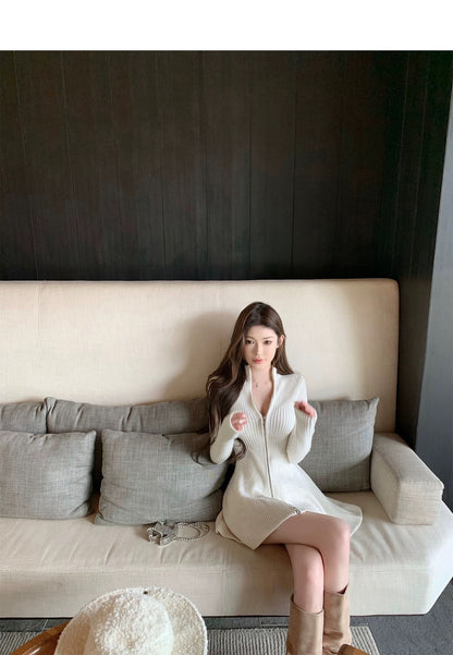 Thu. 氣質姊姊半高領拉鍊粗針花瓣連身裙 白