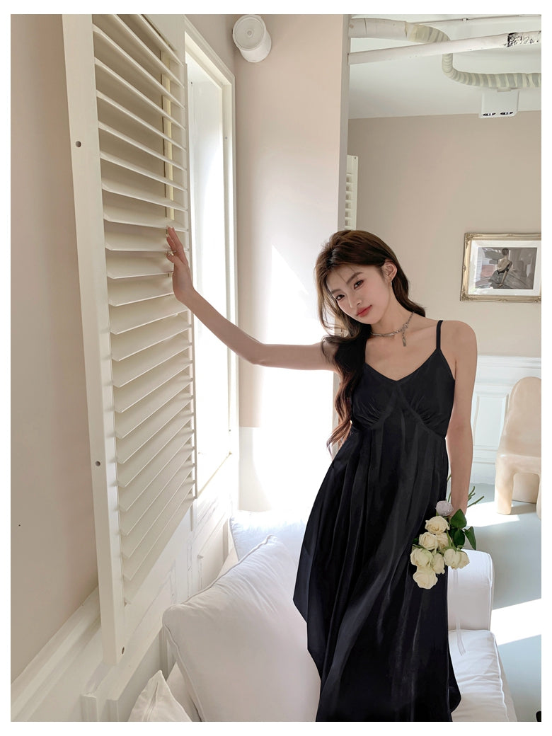 Sun. 氣質流光紗法式高腰V領連身裙 黑