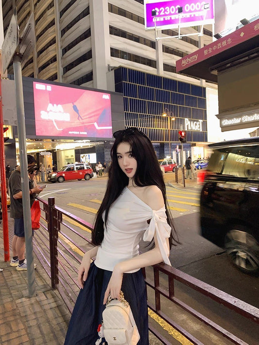 Mon. 斜肩好版型蝴蝶結綁帶修身上衣 白色/咖色