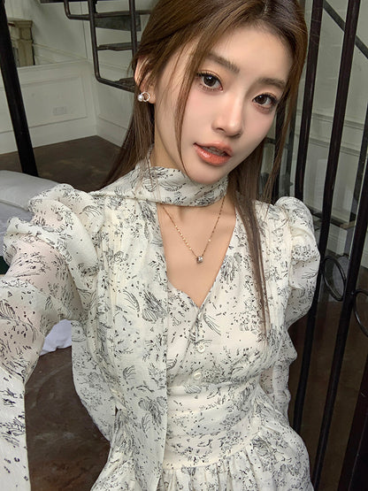 Sun. v領秀場風碎花連身裙