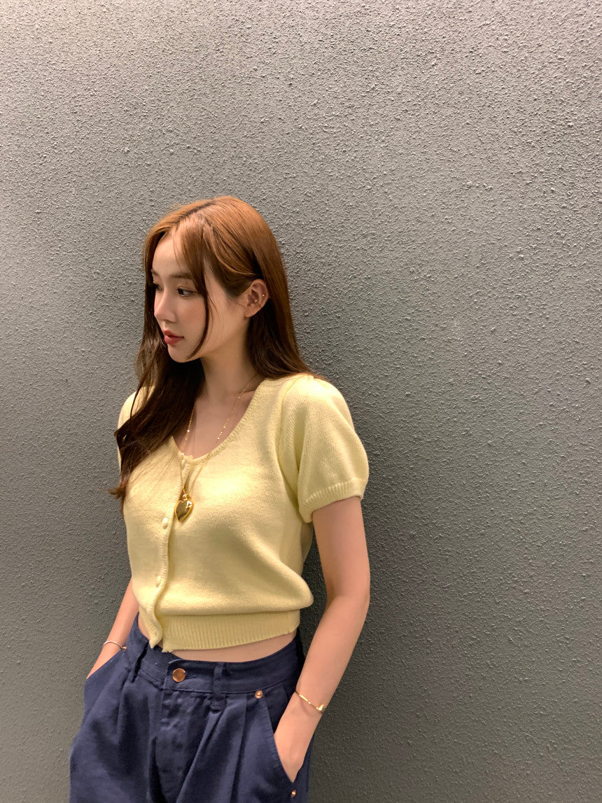 Tue. 泡泡袖針織圓領上衣 雞蛋花