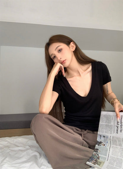 Mon. 慵懶大V領純色上衣 黑