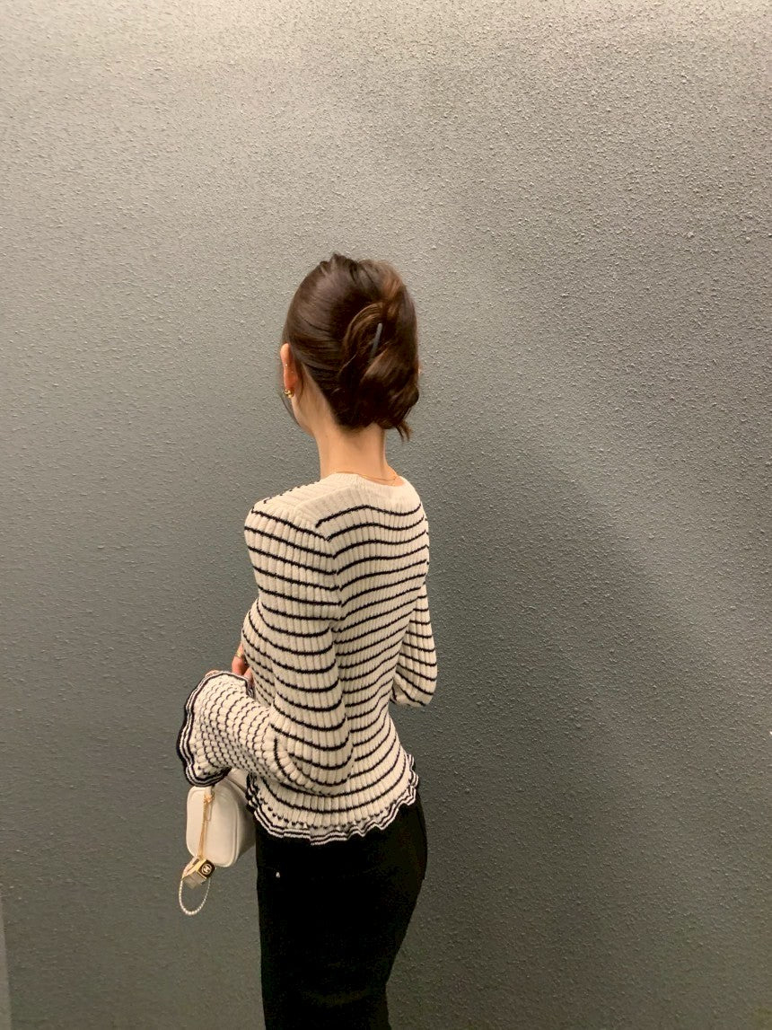 Thu. 休閒私服 拿鐵可可條紋V領針織開衫 白底