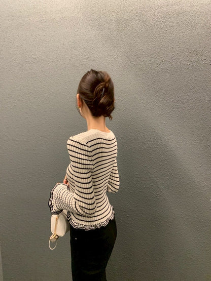 Thu. 休閒私服 拿鐵可可條紋V領針織開衫 白底