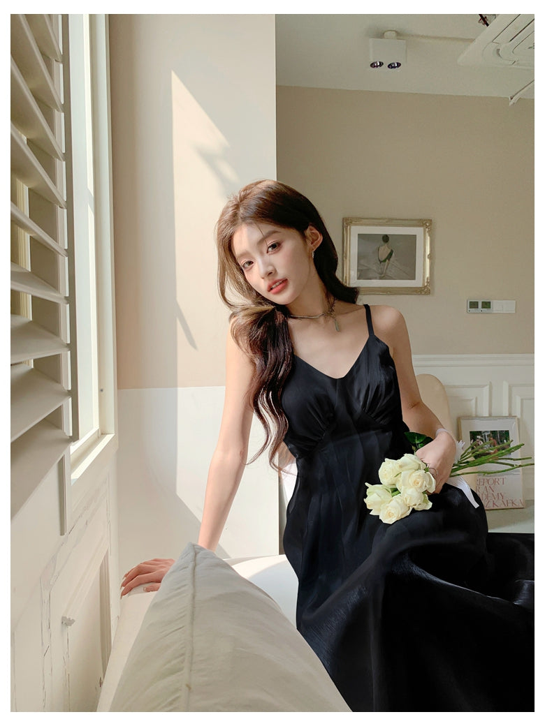 Sun. 氣質流光紗法式高腰V領連身裙 黑