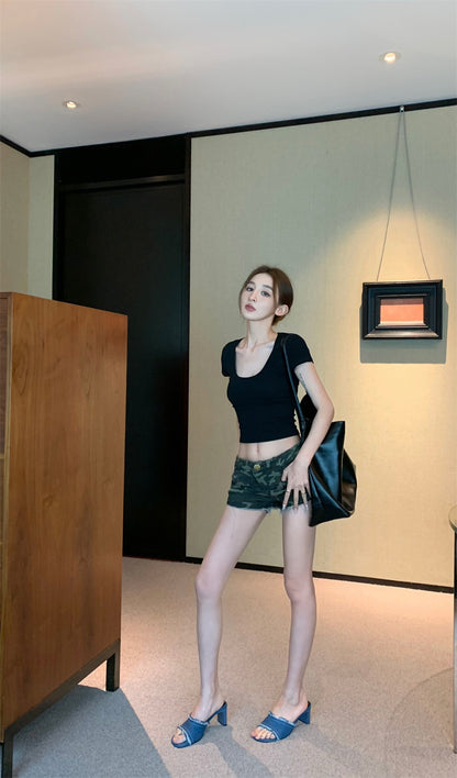 Mon. 彈力修身大U短版上衣 黑