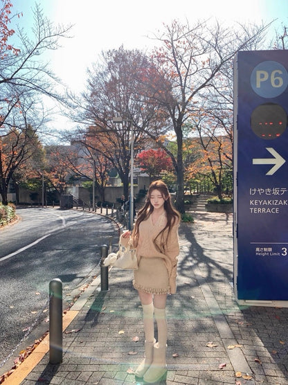 Tue. 歐尼香氣氣質V領百搭粉杏麻花上衣 燕麥色花邊高腰包臀裙