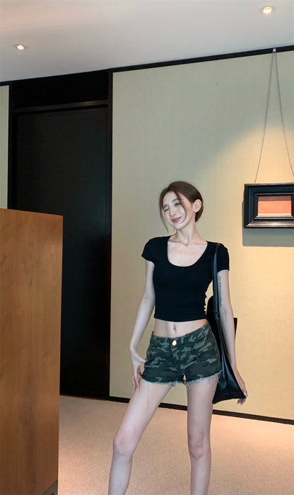 Mon. 彈力修身大U短版上衣 黑