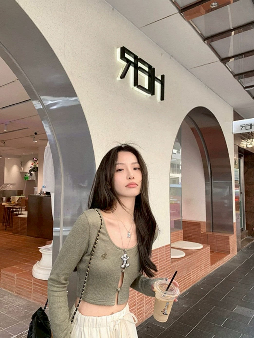 Fri. 女團甜心性感蠻腰排扣上衣 粉/黑/奶綠