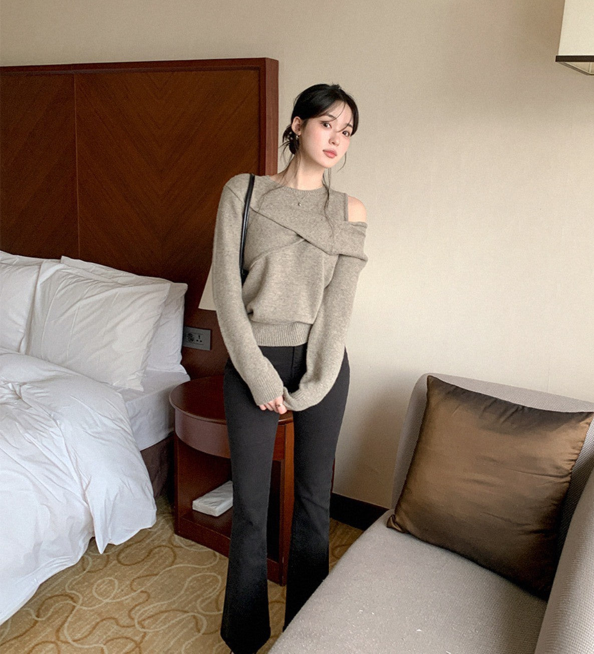 Mon. 辦公通勤 假兩件式甜美露肩針織上衣 摩卡