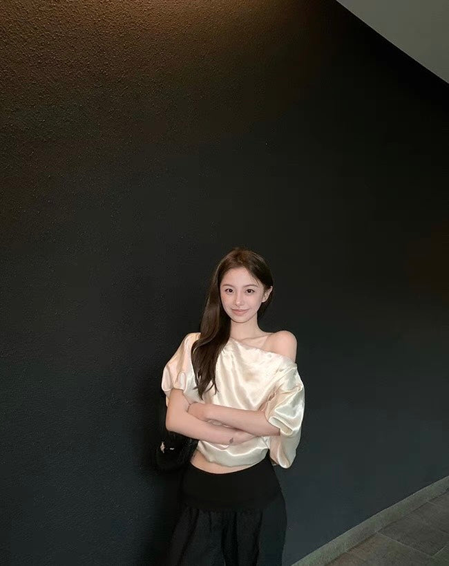 Mon. like Jennie 泡泡緞面珍妮後台同款一字領上衣 白