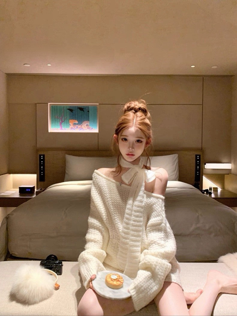 Tue. 氣質過節 聖誕vibe斜領純慾毛衣 紅/白