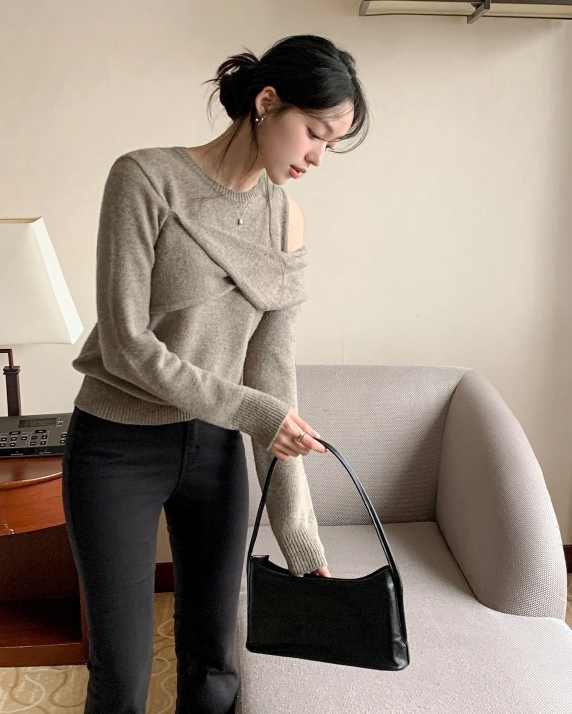 Mon. 辦公通勤 假兩件式甜美露肩針織上衣 摩卡