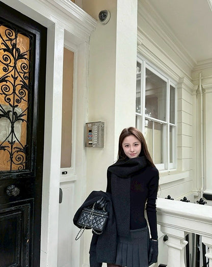 Fri. 柔膚打底羊毛多織工藝上衣 黑/米白