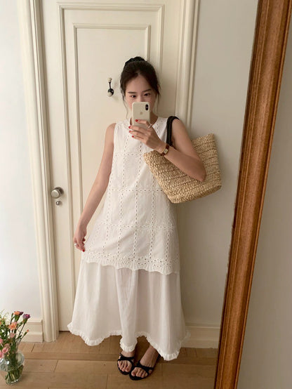 Mon. 主流小白花手工縷空刺繡背心小白裙