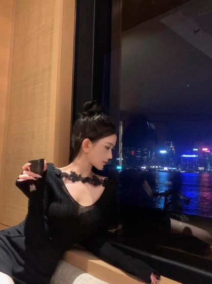 Tue. 心動蕾戀貓語 坑條羊毛 V領打底上衣 黑