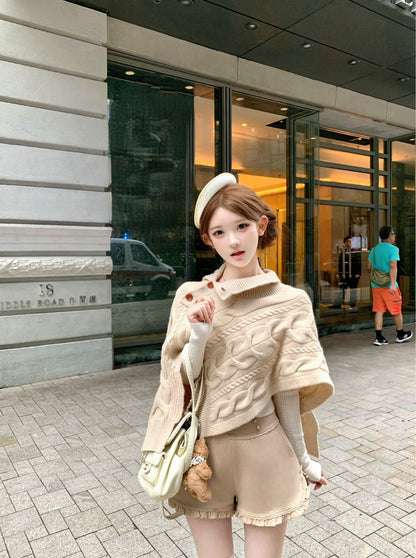 Tue. 焦糖Vivien土星高領麻花斗篷 花邊短褲