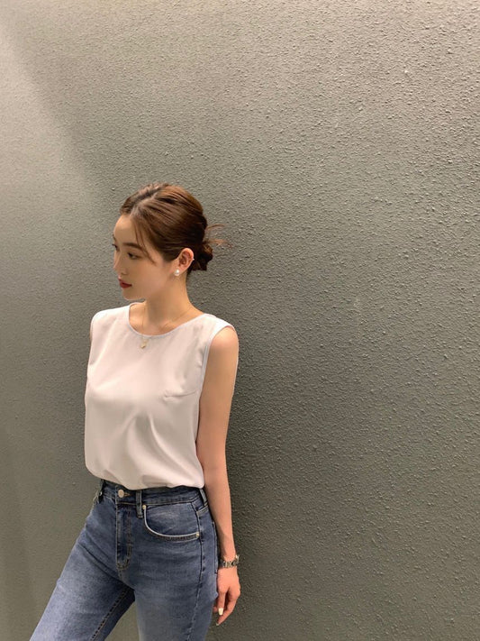 Thu. 涼爽夏日後背縷空綁帶背心  白/黑