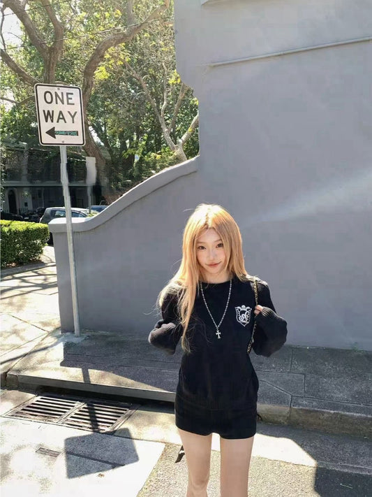 Tue. 英倫慢生活 王嘉爾款銀扣肩針織上衣 黑