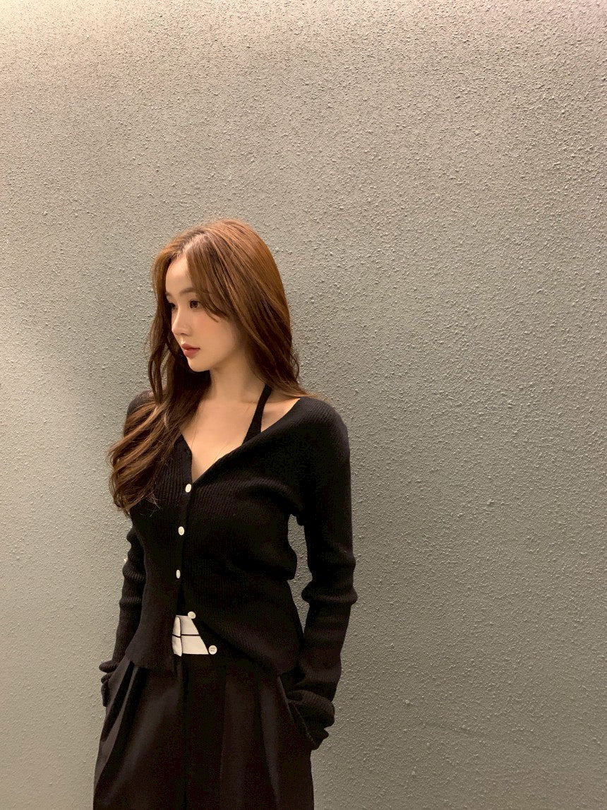 Fri. 慵懶chic針織V領挖背2件套 黑/卡