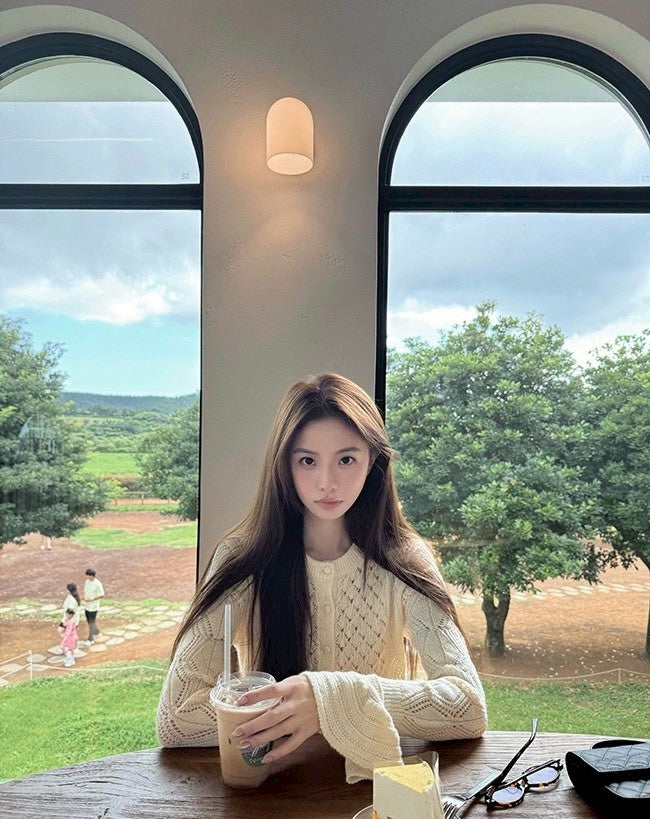 Fri. 奶喵小隊 縷空鉤花袖羊駝針織收腰上衣 杏/黑