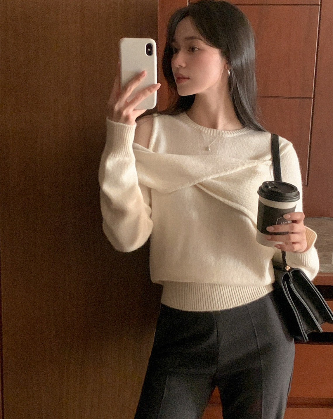 Mon. 辦公通勤 假兩件式甜美露肩針織上衣 米