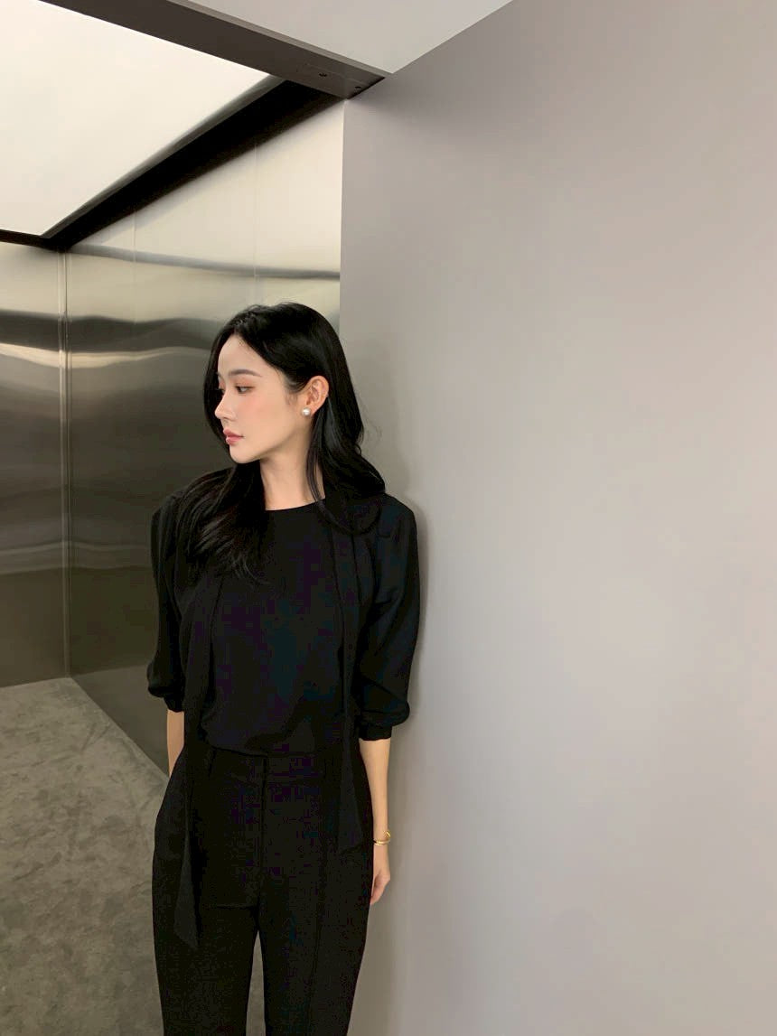 Fri. 法式新款掛脖飄帶氣質上衣 黑/白