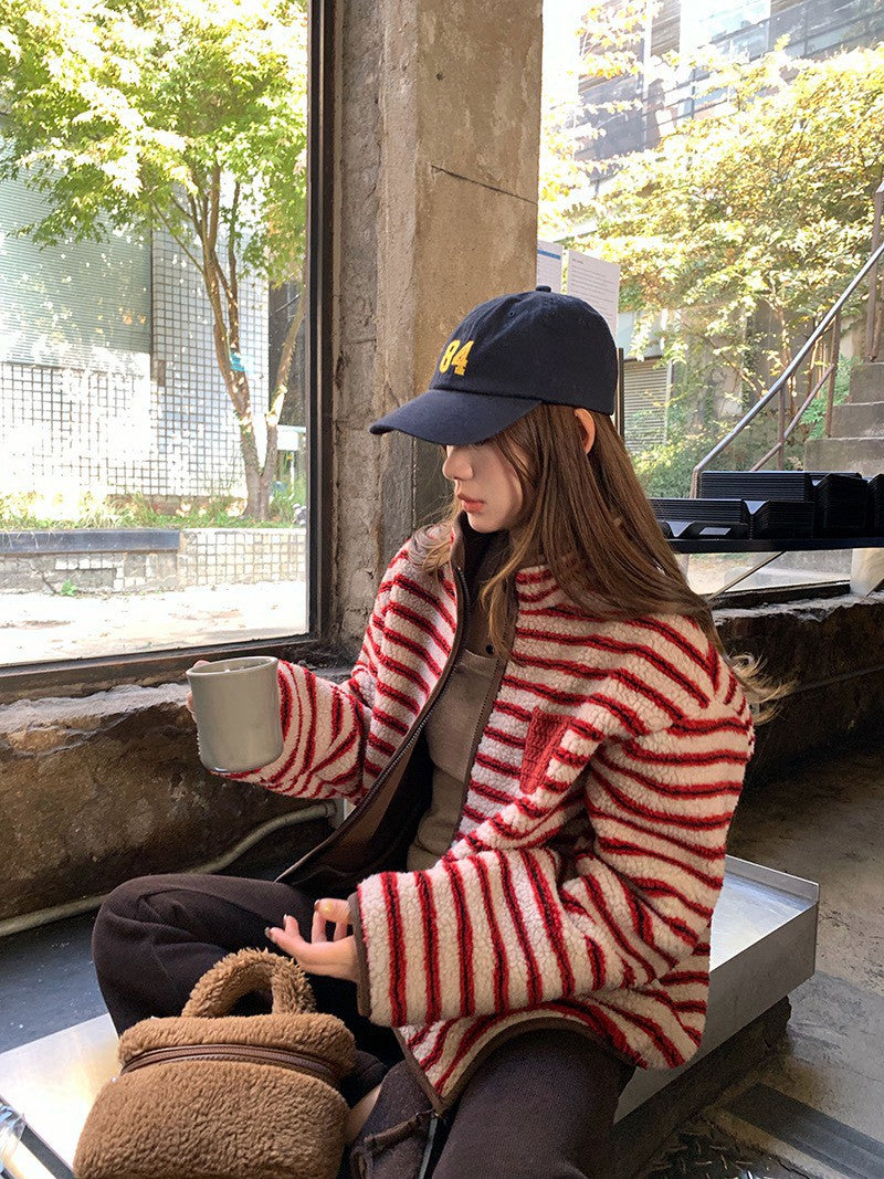 Fri. 莓莓榛果派‘’厚實立領小口袋羔毛針織外套 拐杖紅條糖