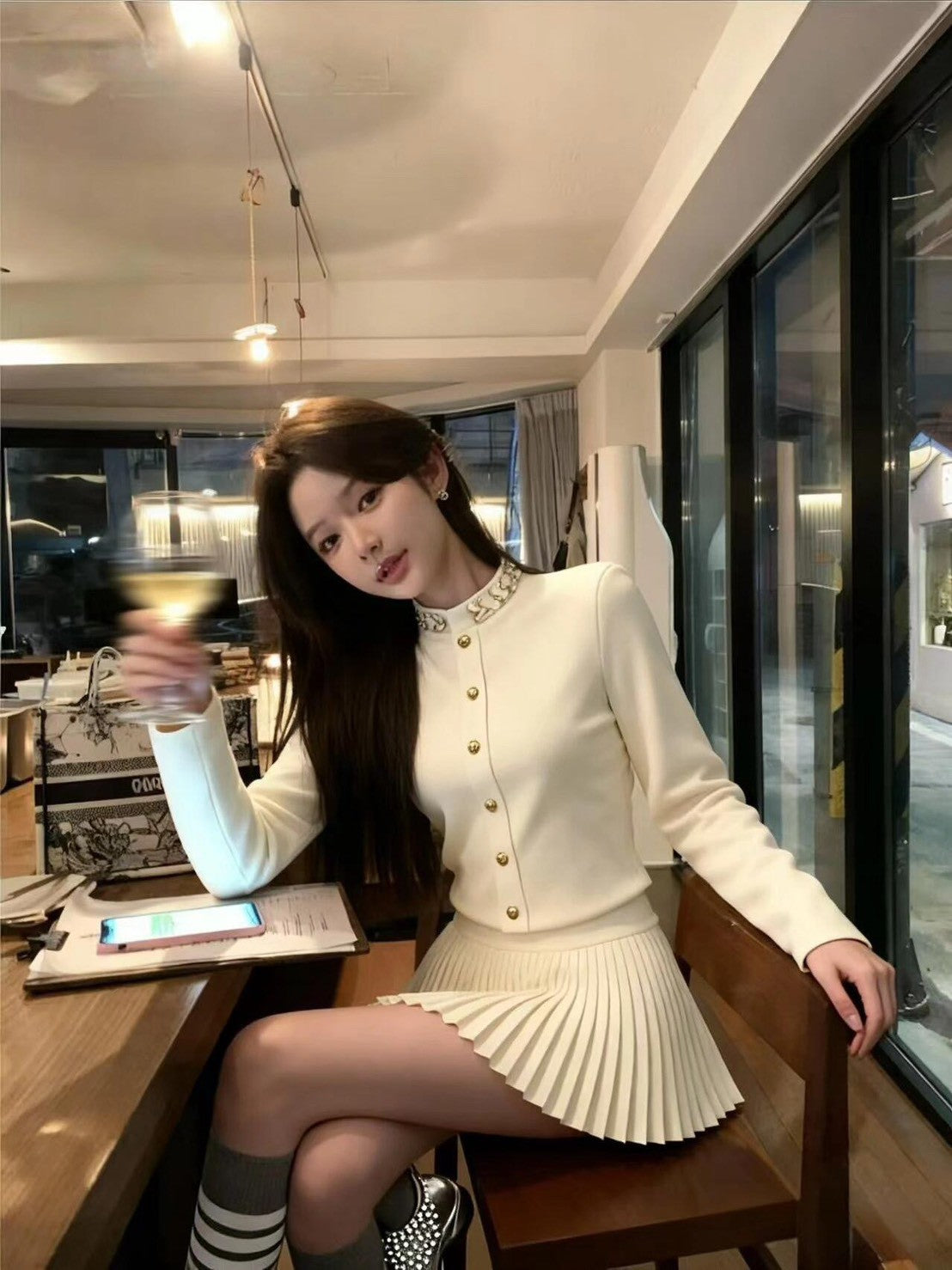 Tue. Miu千金氣質圓領釘鑽排扣上衣百褶裙套裝 米白/黑