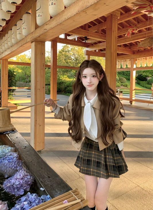 Tue. 伯爵茶餅乾短款風衣 兔耳白色襯衫 復古格紋短裙