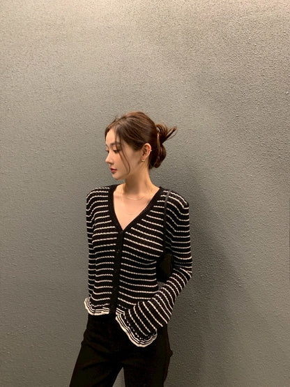 Thu. 休閒私服 拿鐵可可條紋V領針織開衫 黑底