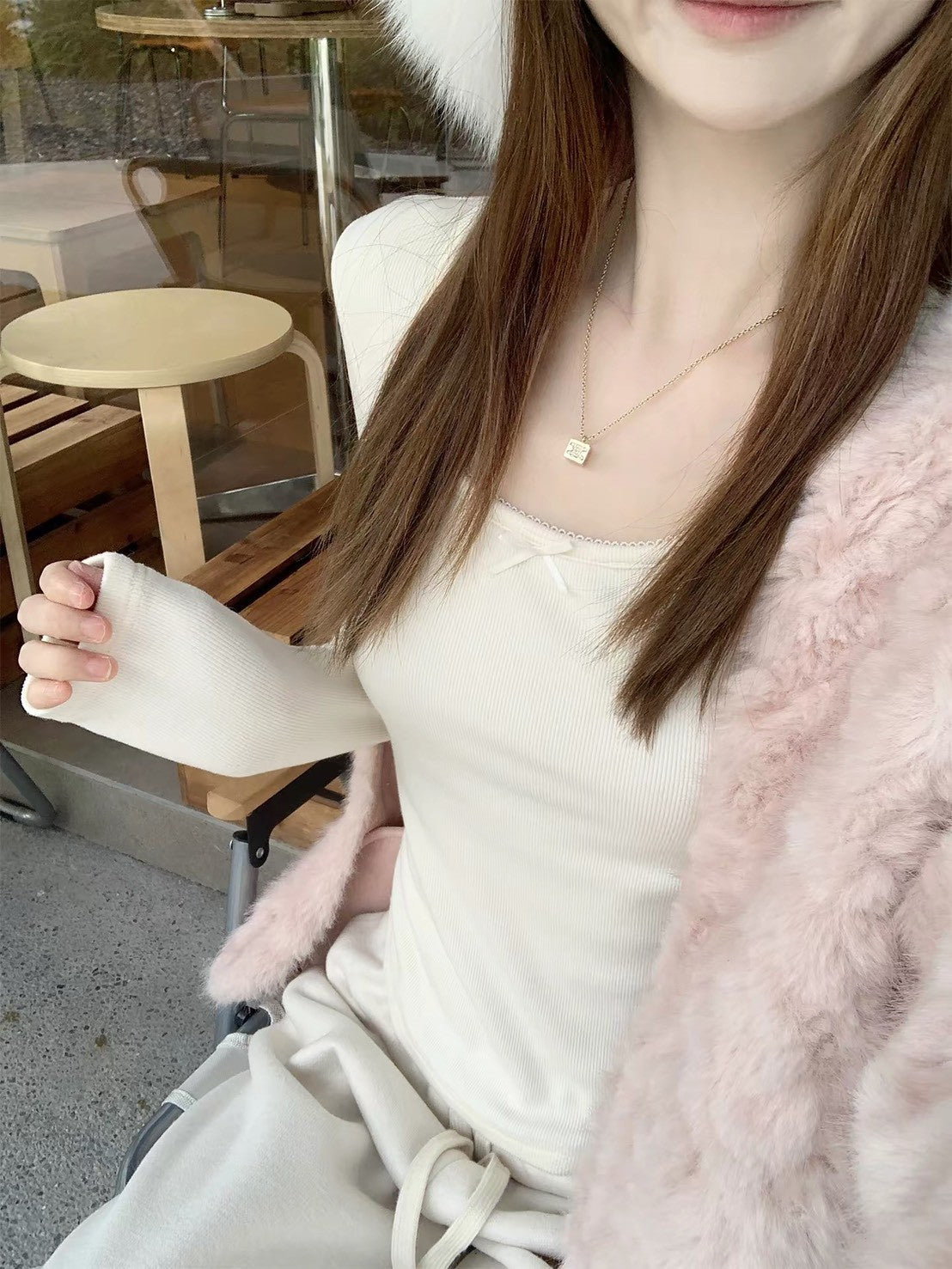 Mon. 軟呼蝴蝶結U領磨毛打底上衣 白/灰