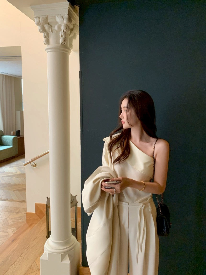 Mon. 優雅單肩翻領長袖襯衫 杏/黑