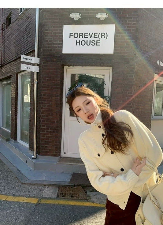 Tue. 凱拉爾 高領設計感鈕扣針織上衣外套