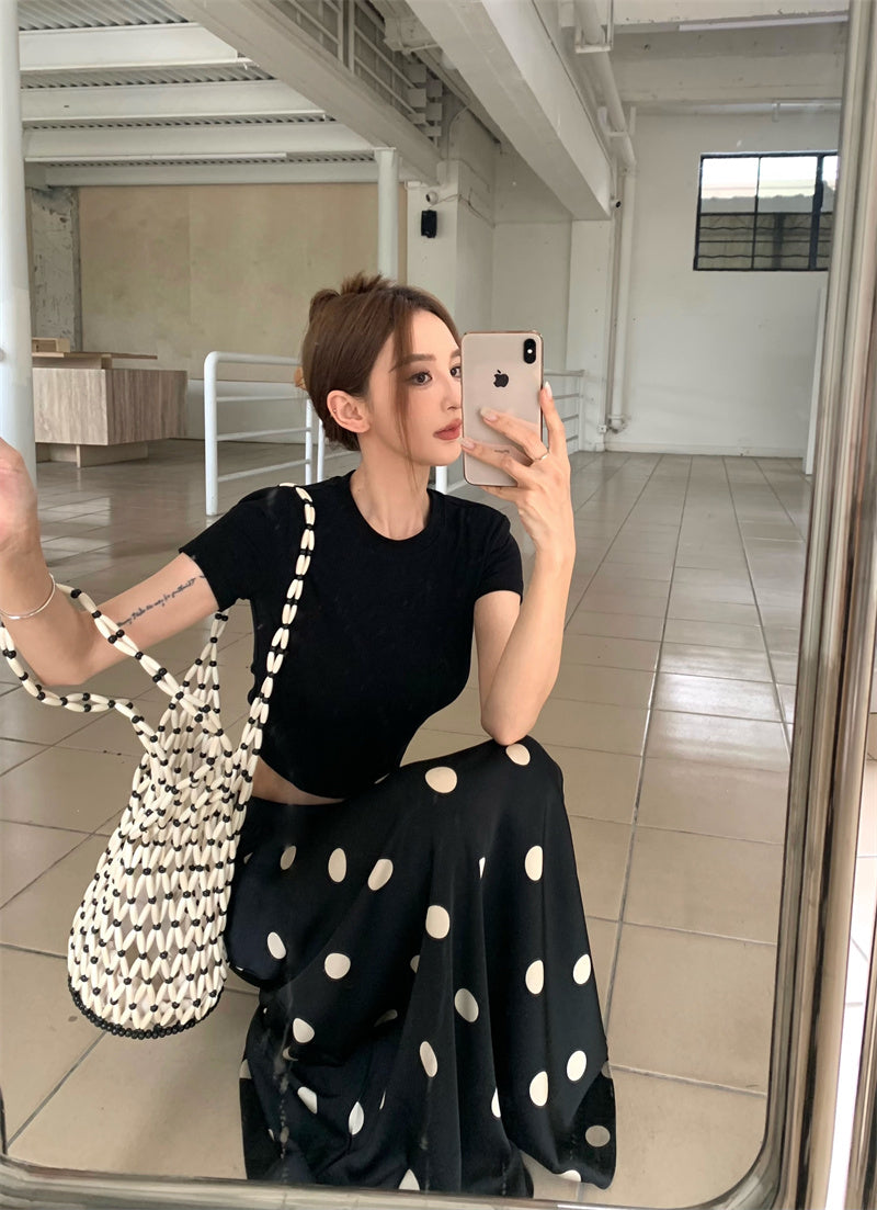 Wed. 復古大波點傘狀半身裙 百搭修身後背設計上衣 黑