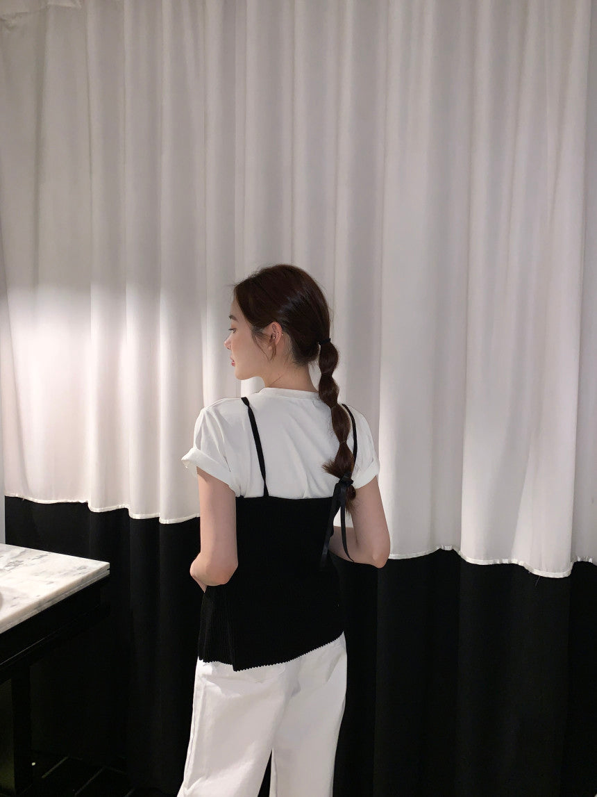 Thu. 撞色短版上衣+開叉背心 白T黑色背心