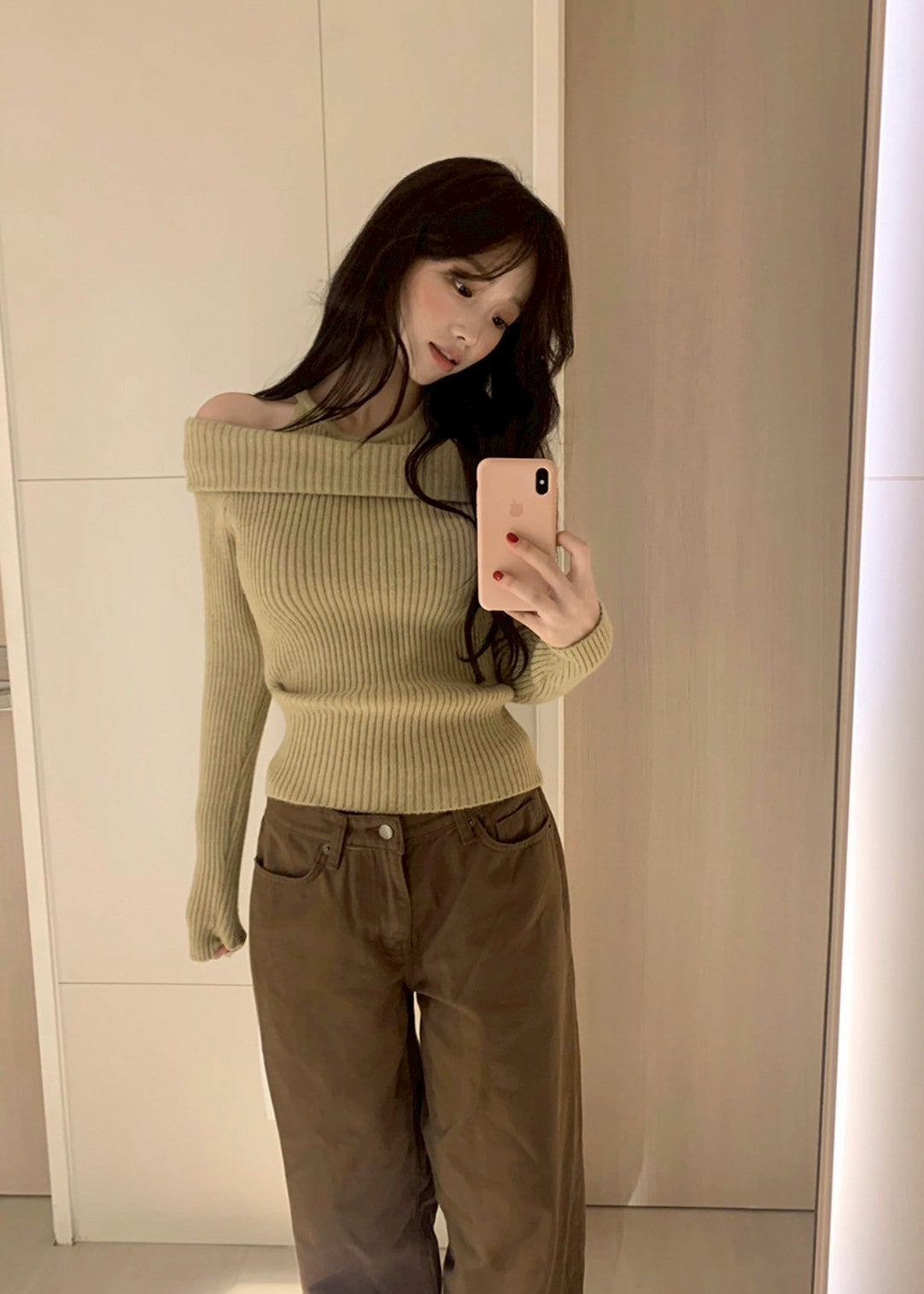 Mon. 純慾滿分 假兩件式露肩修身針織上衣 米/卡其