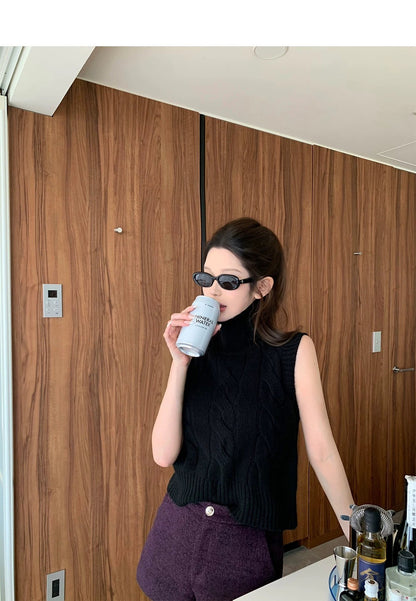 Tue. Oni小高領’’氣質麻花百搭針織背心 奶茶/黑