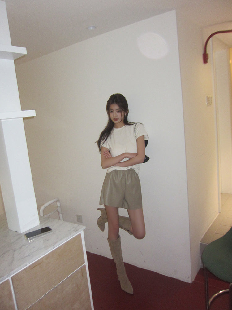 Mon. 高腰無車縫皮短褲 卡其