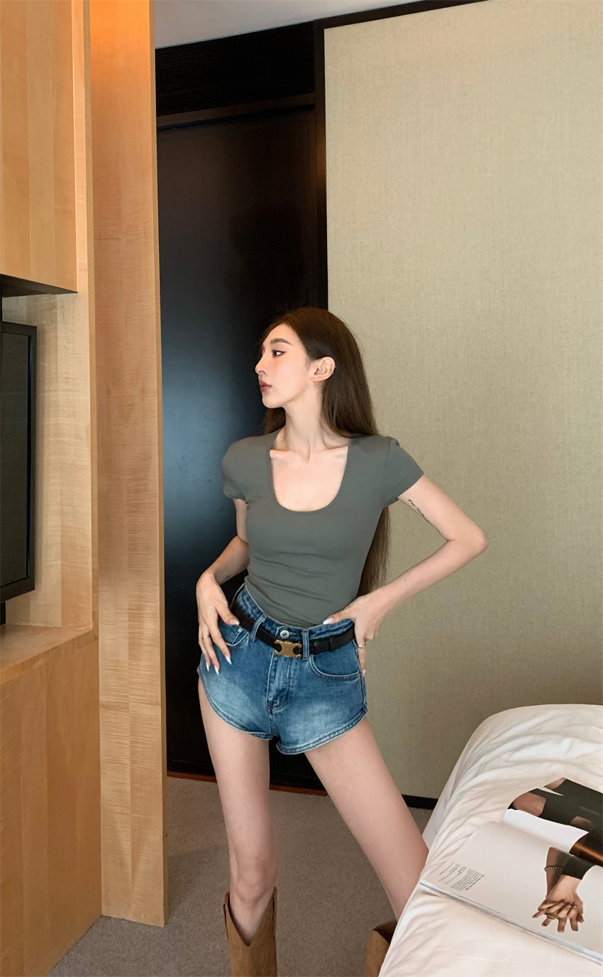 Mon. 彈力修身大U短版上衣 墨綠