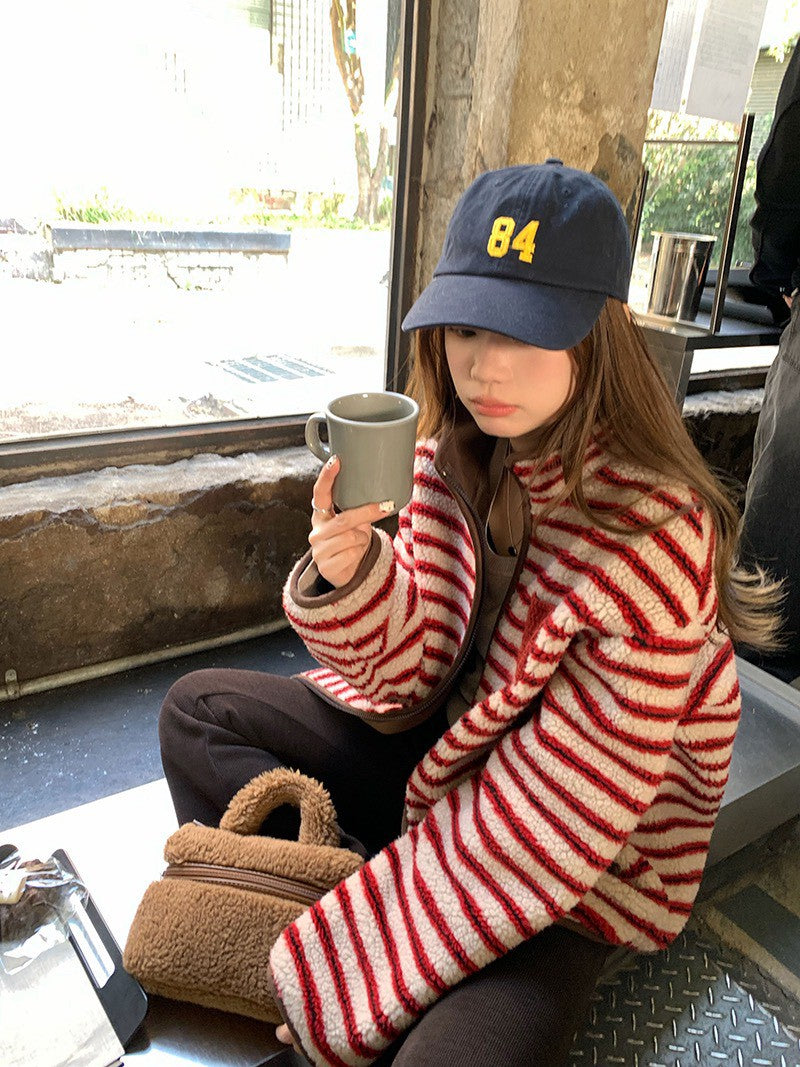 Fri. 莓莓榛果派‘’厚實立領小口袋羔毛針織外套 拐杖紅條糖