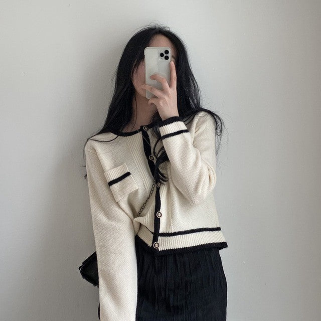 Mon. 淡顏可穿圓領撞色針織外套