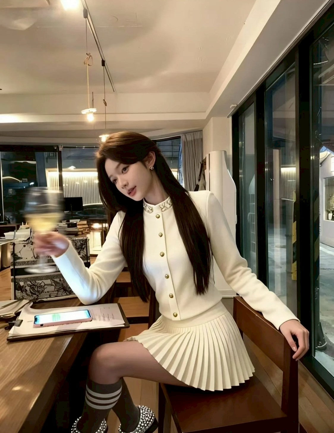 Tue. Miu千金氣質圓領釘鑽排扣上衣百褶裙套裝 米白/黑