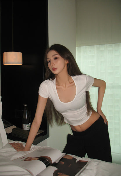 Mon. 彈力修身大U短版上衣 白