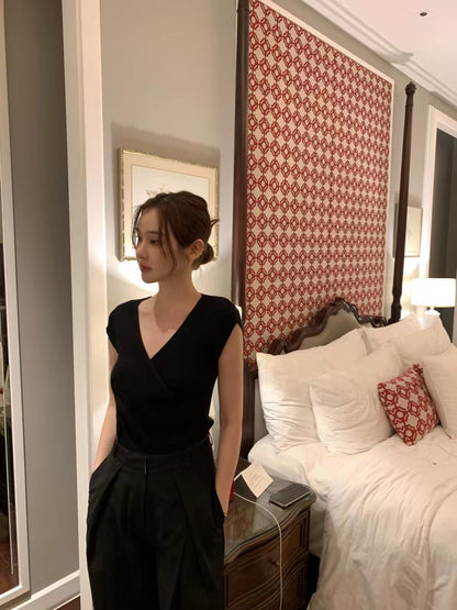 Mon. 交叉V領針織上衣 黑