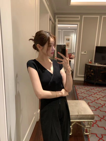 Mon. 交叉V領針織上衣 黑